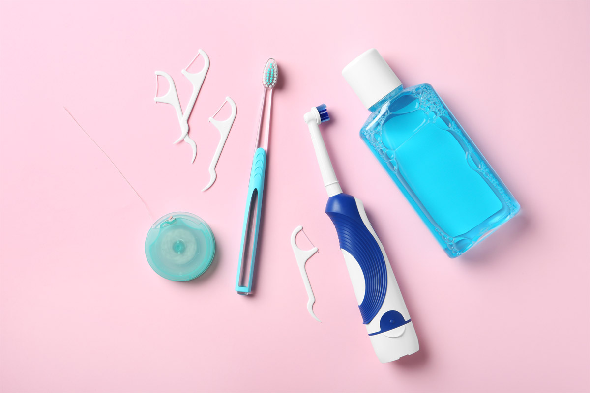 【口臭予防】液体歯磨きと洗口液の違いとは？効果や使い方も解説