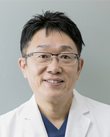 院長 : 尾崎 隆
