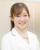 院長 : 好岡 優佳