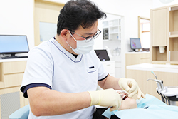 日本矯正歯科学会認定医の院長が治療を行います