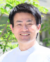 院長 : 和手 甚京