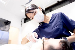 矯正担当の歯科医師が治療