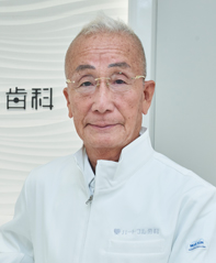 院長 : 岡本 行雄