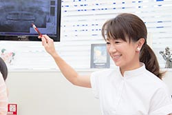 女性の歯科医師による矯正治療