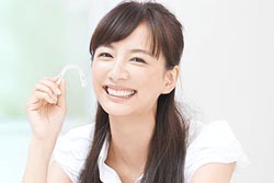 目立ちにくい歯列矯正