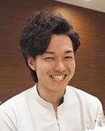 歯科医師 : 酒井 敏貴