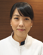 歯科医師 : 川本 由美